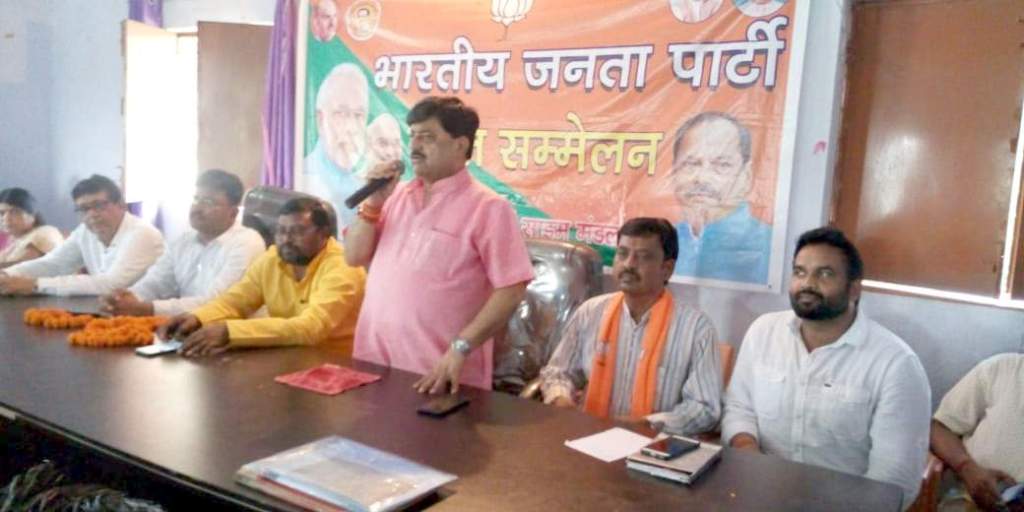 गोमिया में भाजपा को जिताने की जुगत में भिड़े पूर्व सांसद, कहा- कुर्सी-दर्री बांटना विकास&nbsp;नहीं