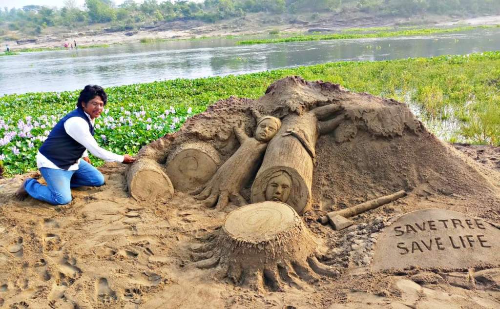 SAVE TREE, SAVE LIFE… : रेत कलाकृति बनाकर पर्यावरण-संरक्षण का&nbsp;संदेश