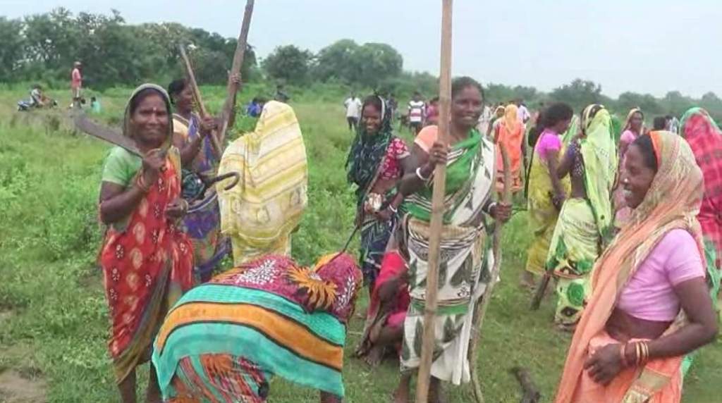 उजड़े लोगों के पुनर्वास को आगे आये जनप्रतिनिधि, पर शुरू हुआ ये नया&nbsp;बखेड़ा