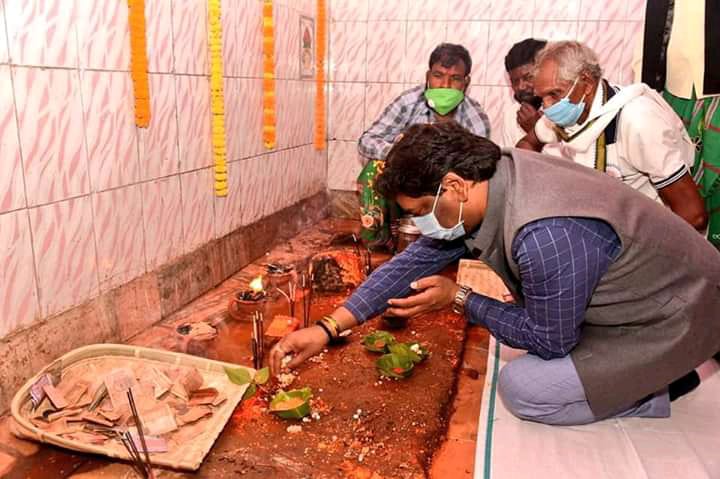 CM ने पूजा-अर्चना कर मांगा राज्य की खुशहाली का आशीर्वाद, कहा- प्रकृति के पुजारी हैं&nbsp;संताली