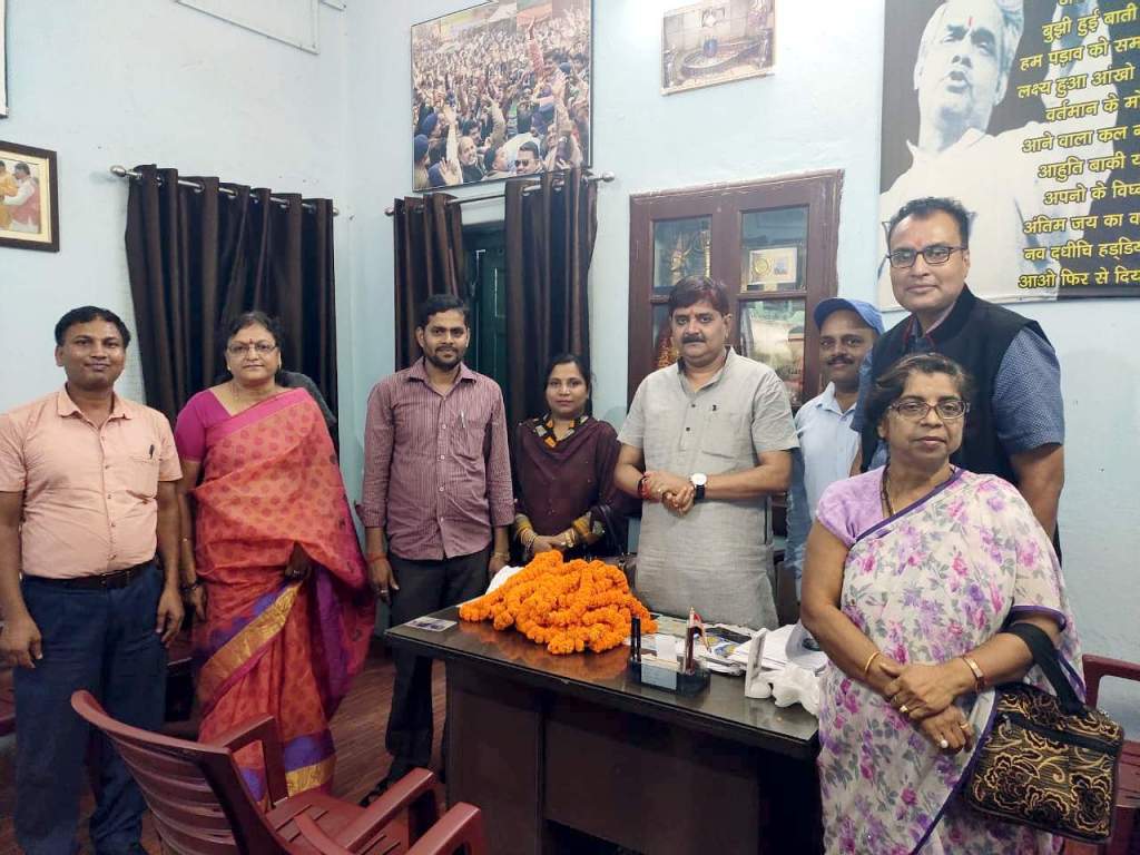 विधायक राज सिन्हा से मिले सहायक प्राध्यापक, मांगों को सदन में रखने पर जताया&nbsp;आभार