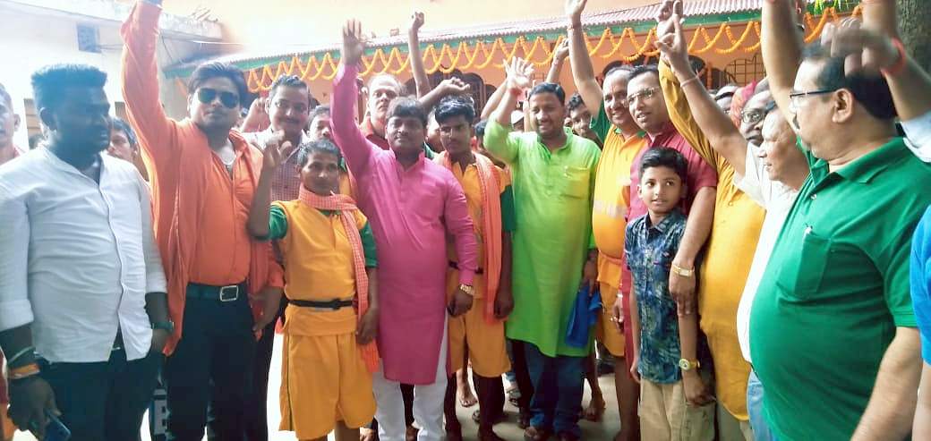 मेयर की अगुवाई में चास से विदा हुआ विशाल डाकबम जत्था