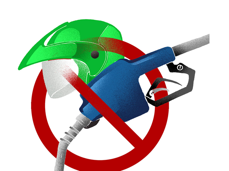 बिना हेलमेट के आये तो नहीं मिलेगा पेट्रोल, DC ने दिया सख्त&nbsp;निर्देश