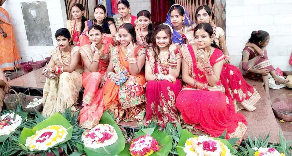 मधुश्रावणी में जीवन की सीख ले रहीं&nbsp;नवविवाहितायें