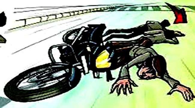 बीच रास्ते आये बैल, अनियंत्रित हो ट्रेलर की चपेट में आकर गयी बुलेटसवार की&nbsp;जान