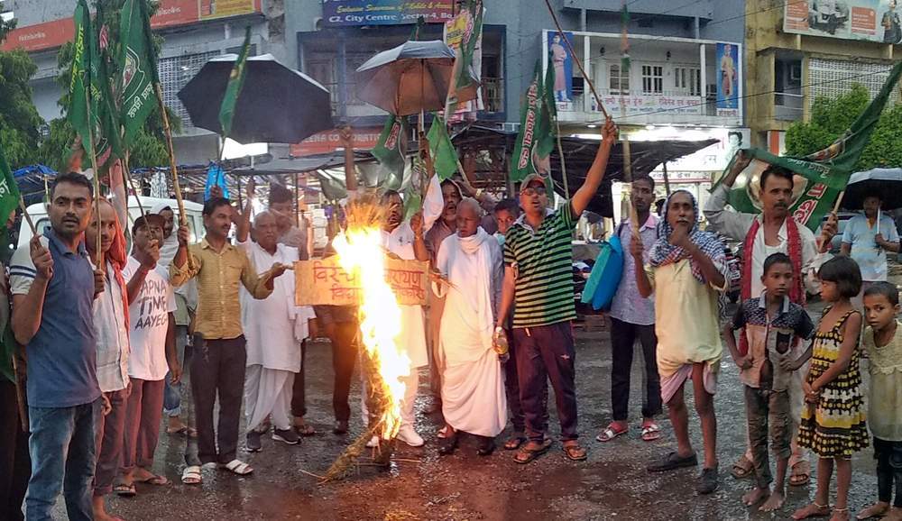 राजद ने फूंका बोकारो विधायक का पुतला, अहंकारी होने का लगाया&nbsp;आरोप