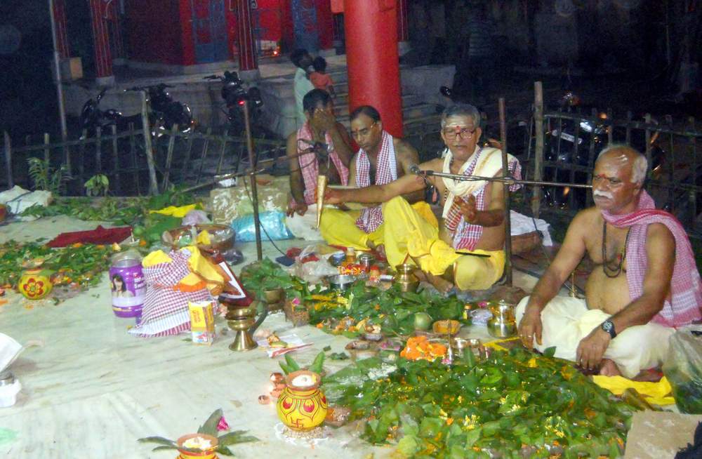 जयघोष से गूंजा काली मंदिर इलाका, मिथिला बोलबम समिति ने किया सवा लाख पार्थिव&nbsp;शिव-पूजन