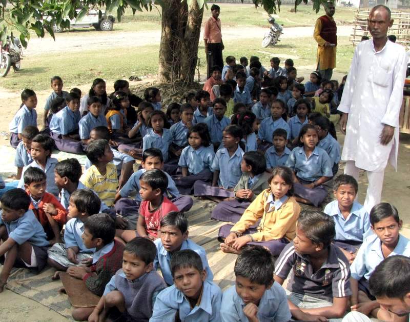 खुद तो पांचवीं पास है यह राजमिस्त्री, पर दो दशकों से निर्धन बच्चों में जगा रहा शिक्षा का&nbsp;अलख