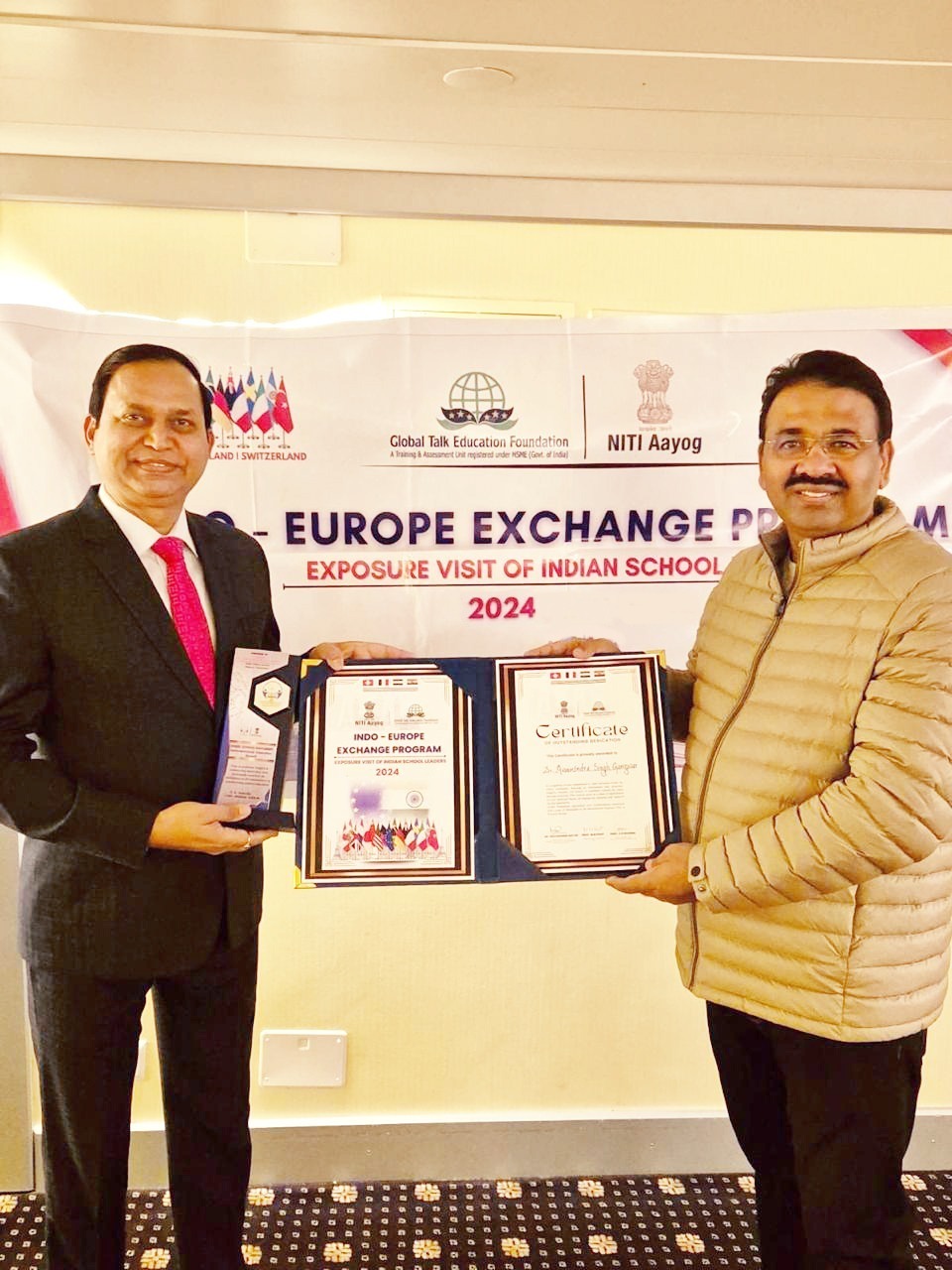 डॉ. गंगवार ने सरहद पार फिर बजाया DPS बोकारो का डंका, पेरिस में मिला European Excellence & Innovative Educator&nbsp;Award