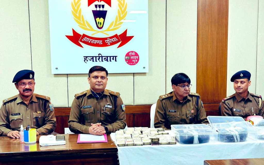 बाल्टी में भर रखा था एक करोड़ का अफीम, 13 लाख कैश भी&nbsp;बरामद