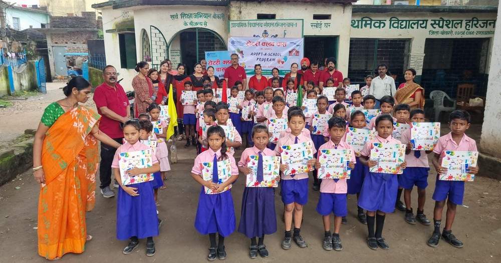 White Board, Colourful Dreams… रोटरी क्लब ने स्कूलों में लगाए आधुनिक श्वेतपट्ट, बढ़ेगी बच्चों की&nbsp;Creativity