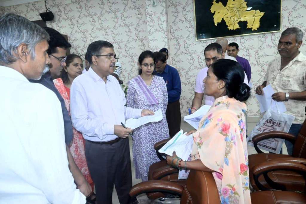 फिर सामने आई बोकारो DC की ‘जादुई’ दरियादिली! एक घंटे में विधवा को मिली पेंशन; 56 मामलों का हुआ&nbsp;समाधान