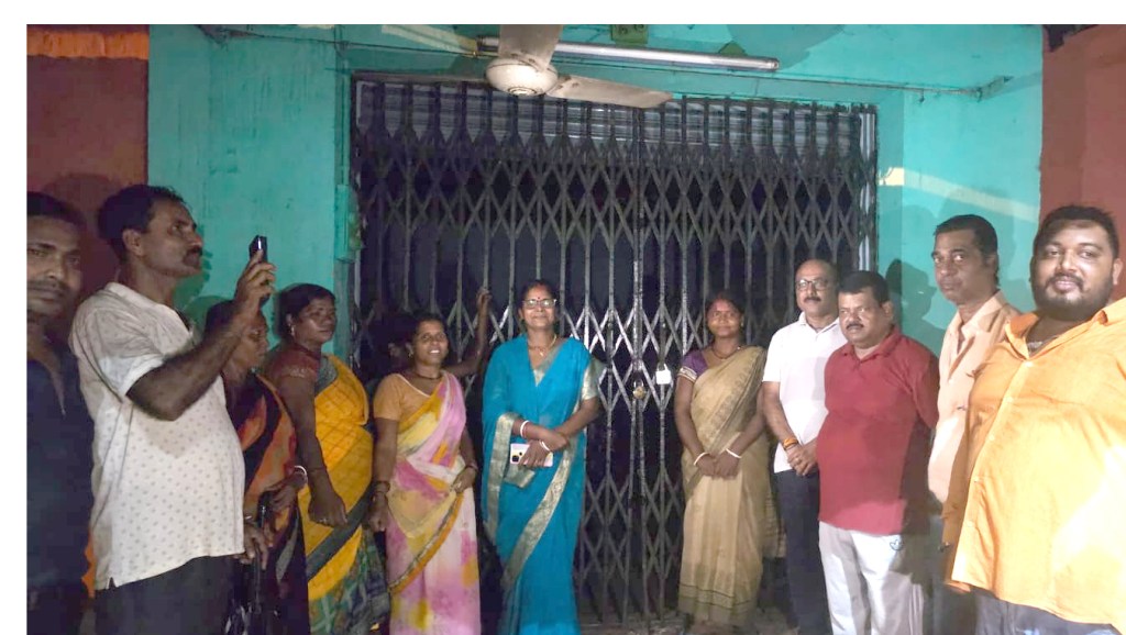 ट्रांसफार्मर से तेल चोरी, 9 लाख रु. का नुकसान: अंधेरे में डूबी बोकारो थर्मल कॉलोनी, गुस्साए ग्रामीणों ने सबस्टेशन पर जड़ा&nbsp;ताला