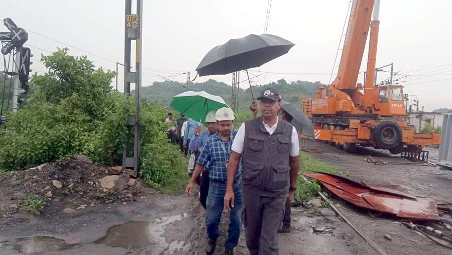 भारी बारिश के बावजूद DRM ने बोकारो थर्मल ROB का किया ‘ऑन-स्पॉट’ निरीक्षण, गार्टर लांचिंग को मिली हरी&nbsp;झंडी